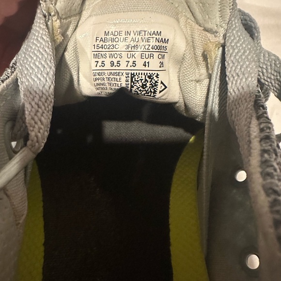 Converse chuck Taylor size 9.5 - Picture 2 of 4